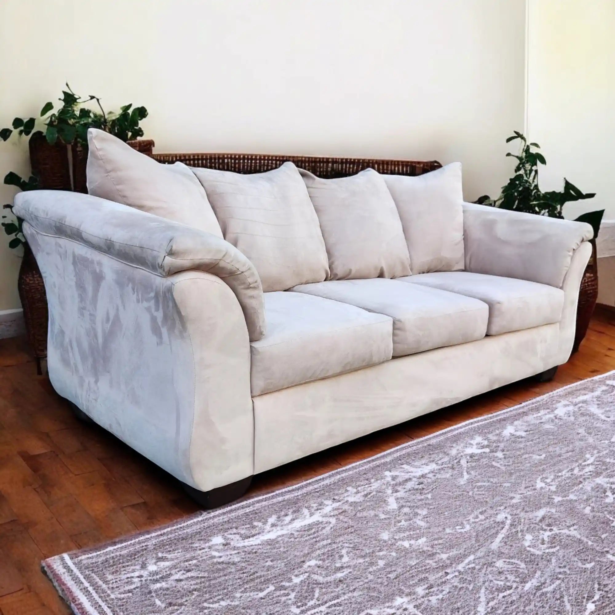 Light Beige/White Sofa
